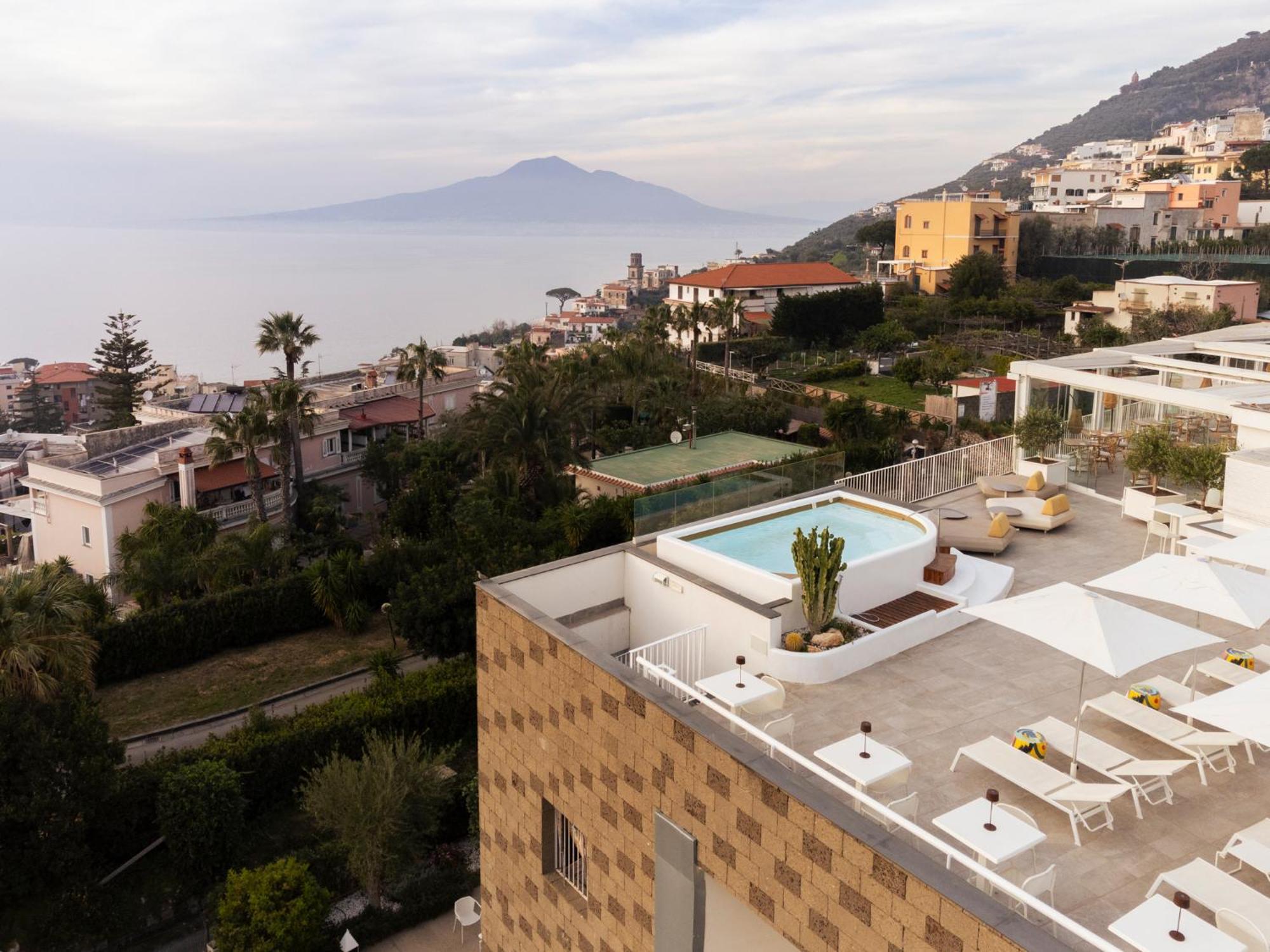 Domo 20 Hotel & Rooftop Vico Equense Buitenkant foto